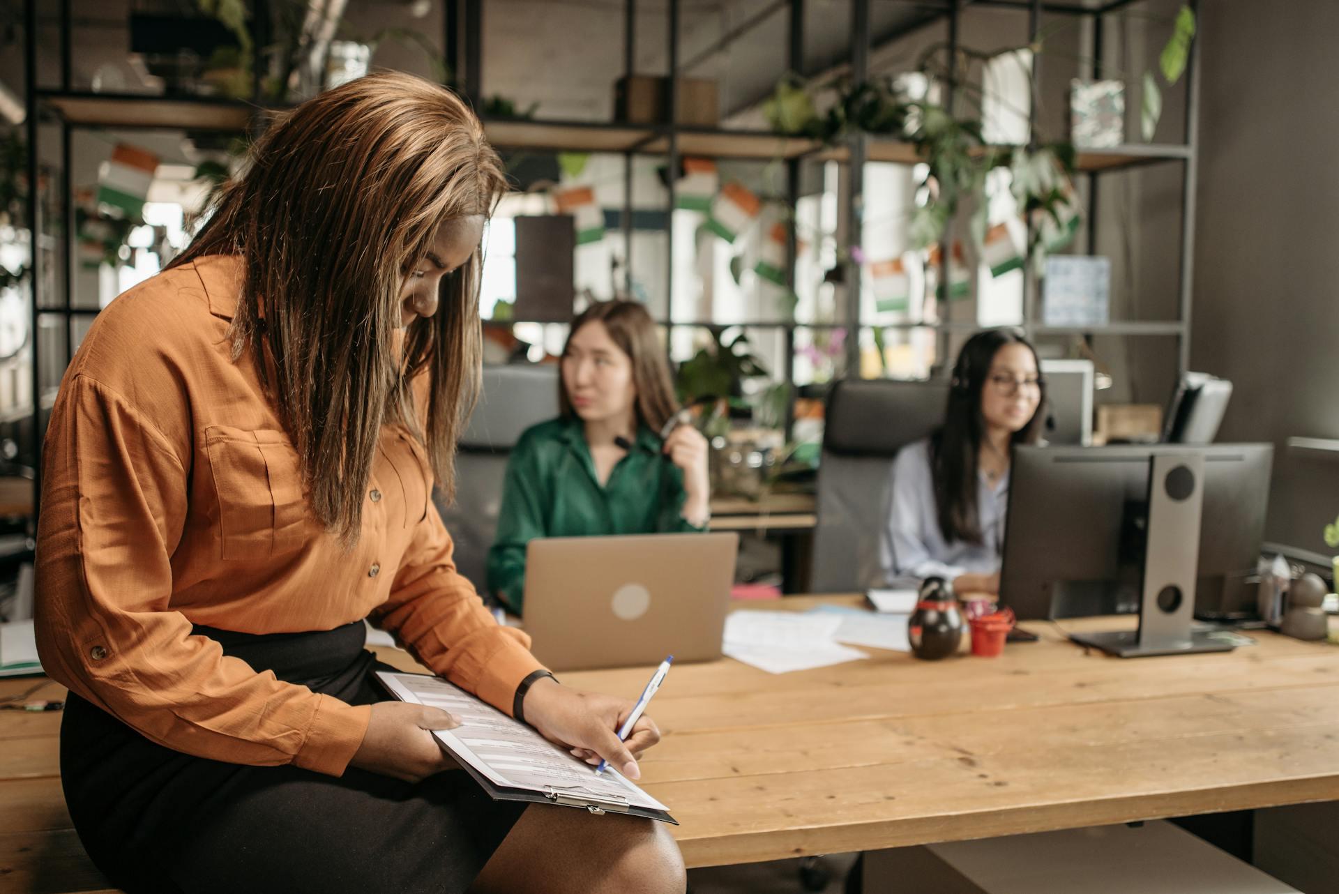 recognize signs of work struggle, employee leave management, prevent long term absence, workplace attendance issues, early leave intervention, reduce employee absenteeism, managing staff leave, long term leave prevention, workplace mental health signals, employee well-being strategies