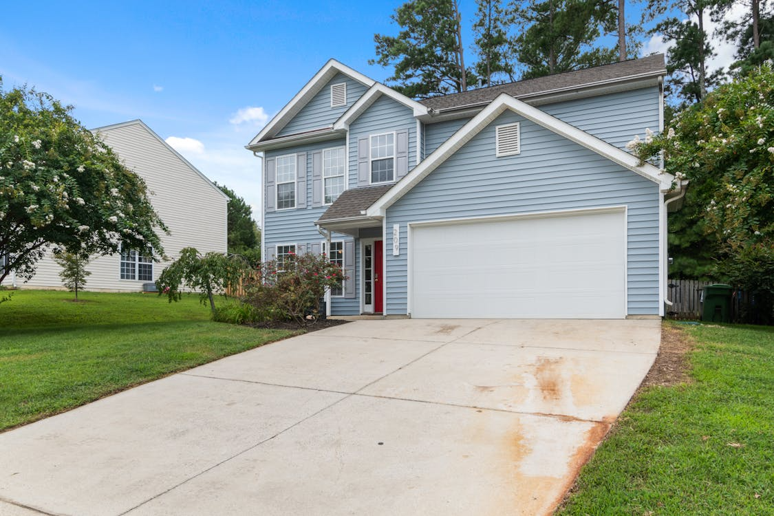 investment property management, managing rental property, easy property management, investment real estate tips, landlord responsibilities, property management solutions, rental property success, place-specific property management