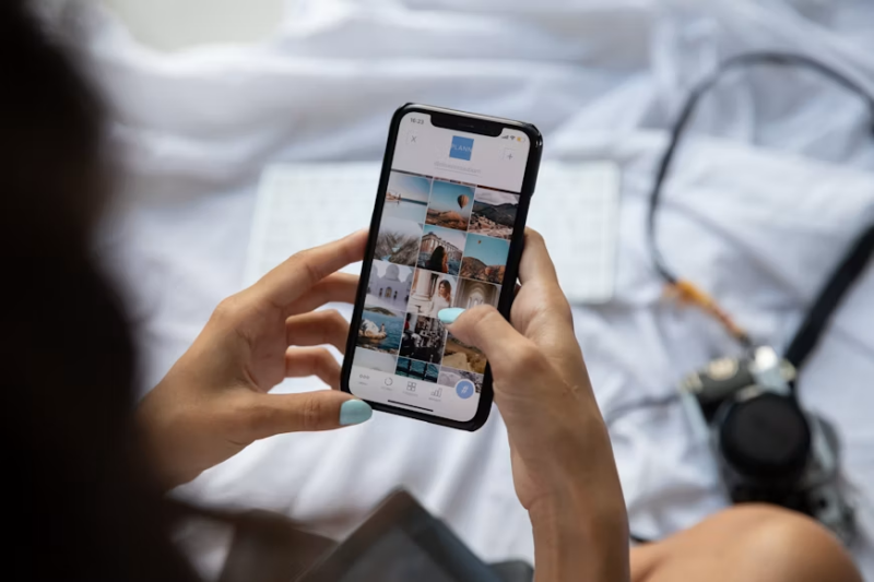 photo sharing technology, digital photo sharing, social media photo sharing, photo sharing apps, mobile photo sharing, cloud photo storage, online photo albums, photography sharing platforms, wireless photo transfer, location-based photo sharing